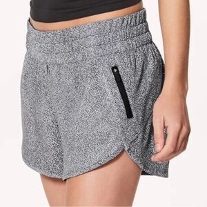 Lululemon Athletica Traker Short V '4"‎ Heather Gray  Women’s Sz 6